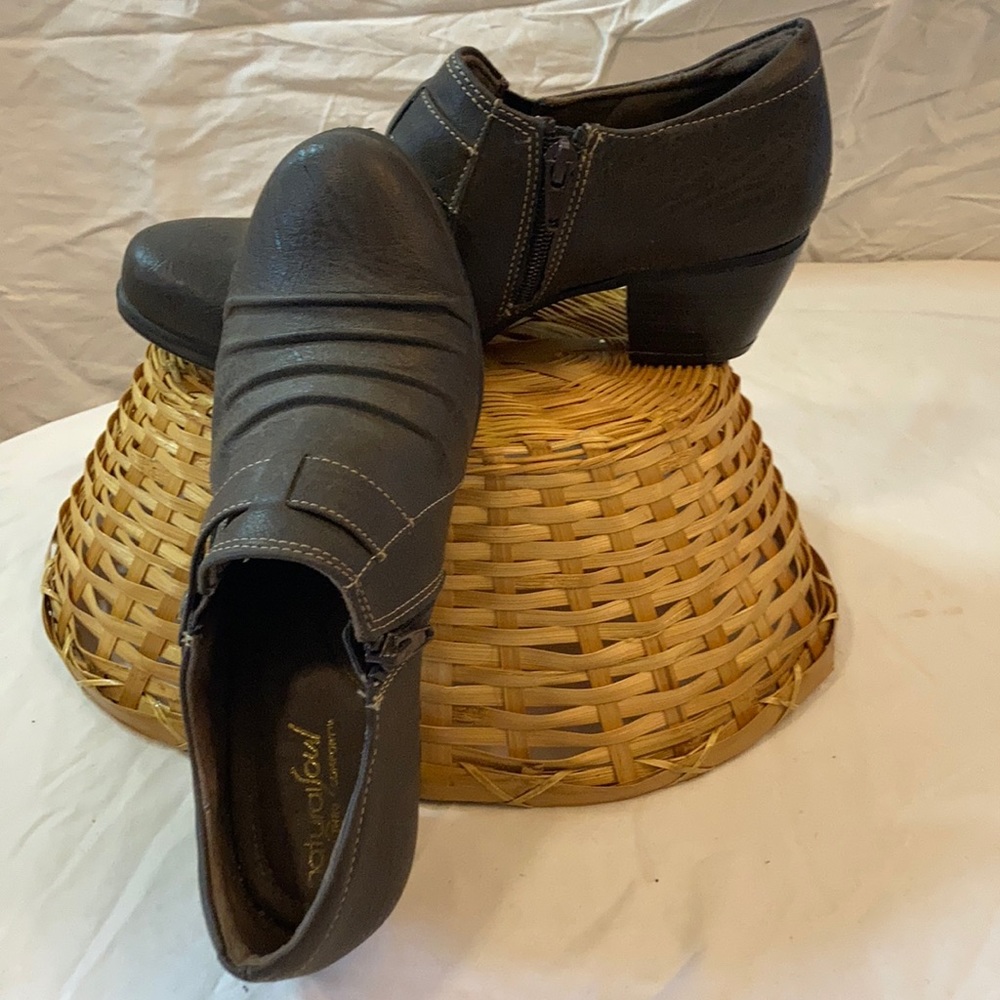 Natural Soul brown leather booties